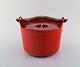 Sarpaneva for Rosenlew, Finland. Cast iron casserole in red enamel.
The original model from 1959.