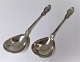 Silver serving 
spoons. Stamped 
S&MB. Length 21 
cm. A pair. 
Produced 1904.