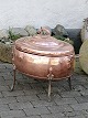 Large 
18th-century 
copper 
casserole 
Appears with 
age-related 
traces of crack 
in the lid 
H.60cm. ...