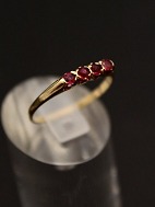 8 carat gold ring with 4 pink stone