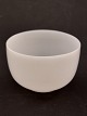 Milk colored 
opaline sugar 
bowl H. 7.5 cm. 
D. 11.5 cm. 
19th century. 
No. 396893