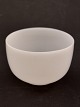 Milk colored 
opaline sugar 
bowl H. 7.5 cm. 
D. 11.5 cm. 
19th century. 
No. 396893