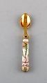 Georg Jensen for Royal Copenhagen. "Flora Danica" tea spoon of gold plated 
sterling silver. Porcelain handle decorated in colors and gold with flowers.
