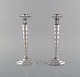 Reed & Barton, USA. A pair of candlesticks in hammered sterling silver. High 
quality, ca 1930.
