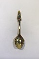 Meka Sterling 
Silver Gilt 
Christmas 
teaspoon 1971. 
Measures 11 cm 
/ 4 21/64 in