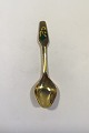 Meka Sterling 
Silver Gilt 
Christmas 
teaspoon 1977. 
Measures 11 cm 
/ 4 21/64 in