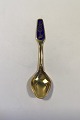 Meka Sterling 
Silver Gilt 
Christmas 
teaspoon 1979. 
Measures 11 cm 
/ 4 21/64 in