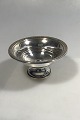 Revere 
Silversmiths 
Sterling Silver 
Pedestal Bowl 
No 898 Measures 
Diam 12 cm(4 
23/32 in) H 6.2 
...