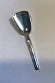 Hans Hansen 
Arvesølv No. 18 
 Silver Sugar 
Shovel Measures 
12.2 cm(4 51/64 
in)