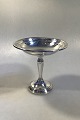 Gorham Sterling 
Silver Pedestal 
Dish No 1102 
Measures H 15 
cm (5 29/32 in) 
Diam 15.5 cm(6 
/764 ...