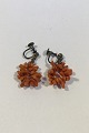 Coral Earrings 
with 
Silver-screws 
Measures 3 cm(1 
3/16 in)