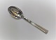 Champagne. 
Silver cutlery 
(830). Dessert 
spoon. Length 
17.5 cm. 
