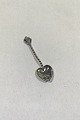 Sterling Silver 
Heart shaped 
Salt Spoon 
Measures 5.3 
cm(2 3/32 in) 
Slight 
corrosion