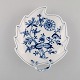 Antique Meissen "Blue Onion" leaf shaped dish in hand-painted porcelain. Early 
20th century.
