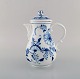 Antique Meissen "Blue Onion" coffee pot in hand-painted porcelain. Early 20th 
century.
