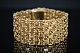 Swedish gold 
jewellery. 
A wide 
bracelet of 18k 
gold. 
Clasp with two 
safety catches. 

L. 20 ...