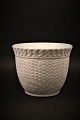 Bing & Grondahl 
flower pot 
hider in 
biscuit with 
braided 
pattern. 
Decoration 
number: BG 
6114. ...