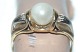 Gold ring with 
pearl, 14 
Karat.
Size 53