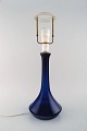 Holmegaard table lamp in royal blue art glass with brass mounting. 1960
