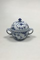 Royal 
Copenhagen Blue 
Fluted Half 
Lace Sugar Bowl 
No 691/161. 
Measures 9.5 cm 
/ 3 47/64 in.