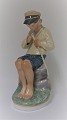 Royal 
Copenhagen. 
Porcelain 
figurine. 
Slicing boy. 
Model 905. 
Height 18 cm. 
(1 quality).