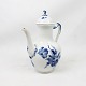 Coffee jug, 
no.: 1794, in 
Blue Flower by 
Royal 
Copenhagen.
28 x 15 cm.