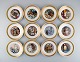 12 Royal Copenhagen tallerkener i porcelæn med motiver fra H.C. Andersens 
eventyr. Komplet serie. Dateret 1975.  
