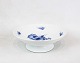 Low cake dish, no.: 8062, in Blue Flower by Royal Copenhagen.
5000m2 showroom.