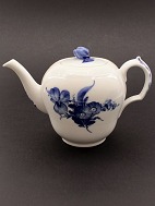 Royal Copenhagen blue flower braided teapot 10/8244