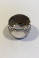 Silver Napkin 
Ring Measures 
Diam 4.7 cm(1 
27/32 in) Width 
3 cm(1 3/16 in) 
Weight 12.7 
gr/0.45 oz
