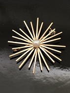 14 carat gold brooch