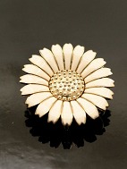 Marguerite brooch dia. 3.3 cm. gold-plated sterling silver with enamel