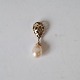 Pendant in 8 kt 
gold with 
teardrop-shaped 
pearl
Stamp: 333 - 
JAB
Length 25 mm.