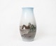 Vase with 
country motif, 
no.: 682-5249, 
by Bing & 
Grøndahl.
21 x 10 cm.