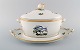 Large Royal Copenhagen lidded tureen with saucer in hand-painted porcelain with 
bird motifs and gold decoration. Early 20th century.
