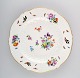 Antik Meissen tallerken i håndmalet porcelæn med blomster og fugle. 1800-tallet. 

