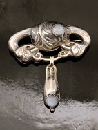 Art Nouveau / jugend brooch  with moonstone