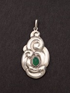 Art Nouveau / jugend brooch with green agate