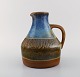 Michael Andersen, Bornholm. Stor kande i glaseret keramik. Smuk glasur i 
blåbrune toner. 1950