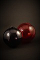 2 pcs. old decorative glass balls from Holmegaard glassworks to hang up. 
Red, Dia.:15cm.
Dark Purple, Dia.13cm.
