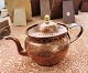 Copper teapot 
with rococo 
decoration on 
the side. 
Presumably 
manufactured 
around 1800. In 
good ...