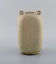 Arne Bang. Ceramic vase with square corpus with two small angled handles. 
Beautiful glaze in sand tones. Model number 121. The model was manufactured from 
1935-40.
