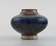 Europæisk studio keramiker. Lille unika vase i glaseret keramik. Smuk glasur i 
blå og brune nuancer. 1960/70