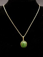 8 carat gold necklace 46 cm. and pendant 1.9 x 1.8 cm. with jade