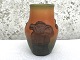 P. Ipsens 
Witwe, 
Jugendstilvase, 
17,5 cm hoch, 
ca. 13cm breit, 
gestempelt 433 
Design Hans 
Chr. ...