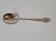 French lily 
small serving 
spoon in silver
Stamped the 
three towers 
1926
Length 14.8 
cm.