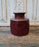 Högenäs vase 
with beautiful 
burgundy glaze 
Height 15 cm 
Diameter 14 cm.