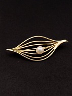 14 carat gold brooch L. 5.2 cm. with  pearl