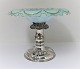 Niels 
Christopher 
Clausen, 
Odense. 
Silberaufsatz 
mit Glasschale. 
Höhe 17 cm. 
Durchmesser 
22,5 ...