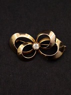 8 carat gold brooch 3.5 x 2 cm. with zircon